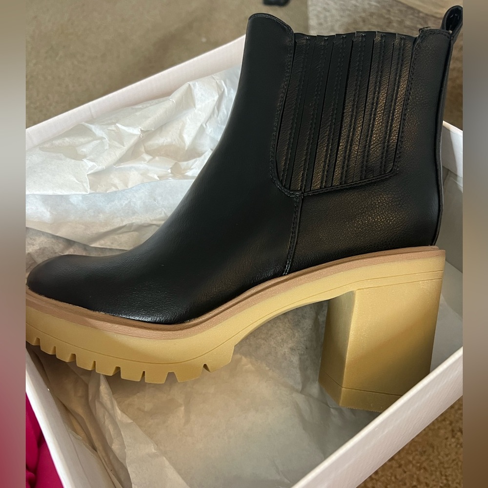 Black dolce vita boots